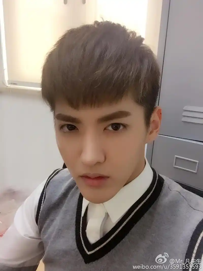 小鲜肉吴亦凡卖萌图片 吴亦凡可爱图片 吴亦