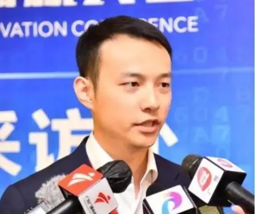 爷爷是霍英东,母亲是陈琪琪,看豪门富少霍启文的创业之路