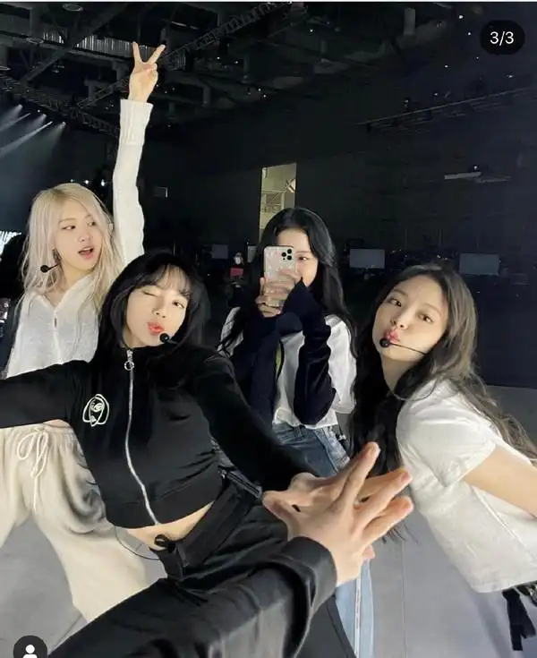 blackpink线上演唱会后台幕后照片成员精神状态似乎都非常好