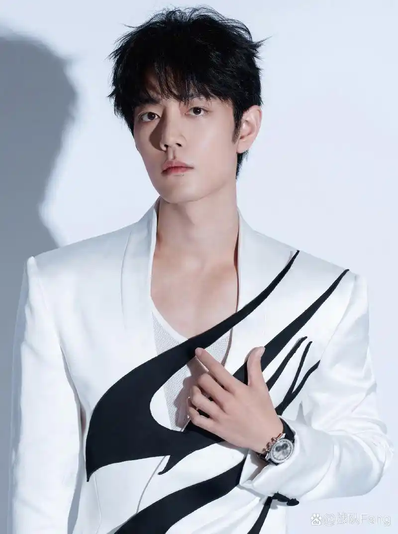 肖战# 你眼中有星河,胜过我见过的一切浩渺烟波@x玖少年团肖战dayoyy