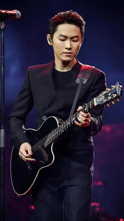 今天也是被梁博迷晕的一天!更新第四首《曾经是情侣》