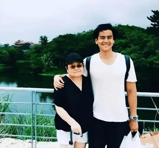 蔡依林:有过三段失败恋情,44岁仍未婚,再婚父亲60岁后连生两子_周杰伦