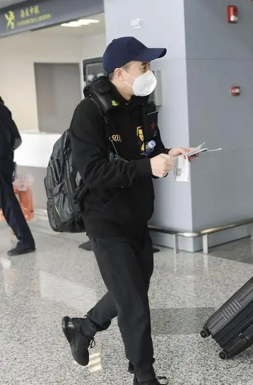 房祖名近况曝光整个人胖了一圈再陷丑闻后眼神无处安放