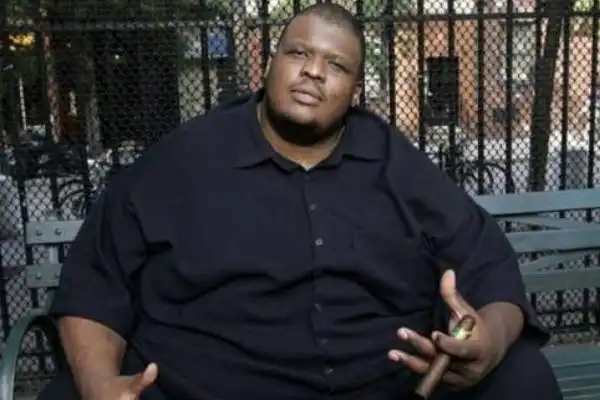 世界上最重的运动员曼尼亚伯勒成大象人腿围近2米