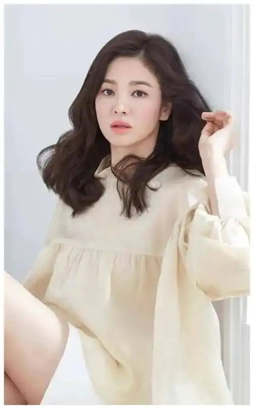 宋慧乔粉嫩自拍,白衬衫如水蜜桃,惹人心动!