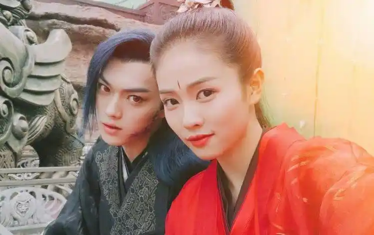 人间尤物许凯遭前女友逼迫下跪与白鹿传绯闻如何获得资本青睐