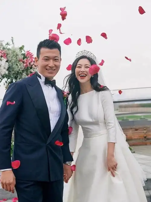 朱珠:23岁与李泉相恋,28岁怒甩百亿身家贵公子,37岁闪婚生子