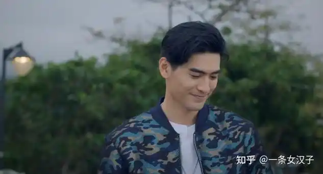 就多多少少搞笑之外有那么一丢丢油~但是这块真的有get到萧立呈的帅气