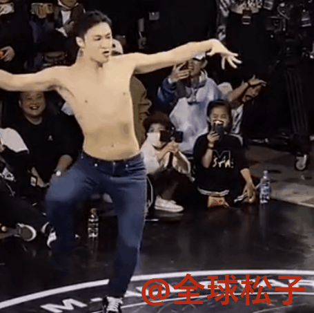 张艺兴脱衣热舞被群嘲,舞姿没有美感,评论区全是"嘲讽"_手机搜狐网