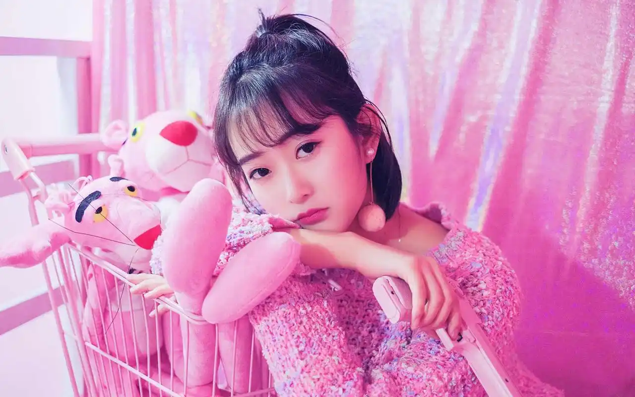 活力俏皮美女粉嫩迷人私房写真桌面壁纸