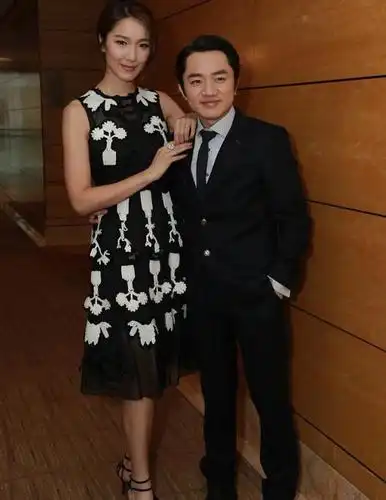 王祖蓝再宣喜讯最萌身高差夫妻生活太甜蜜李亚男被宠成公主