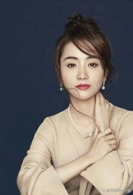 杨蓉有颜有才,她好像是唯一一位离红很近,却没有红起来的女演员