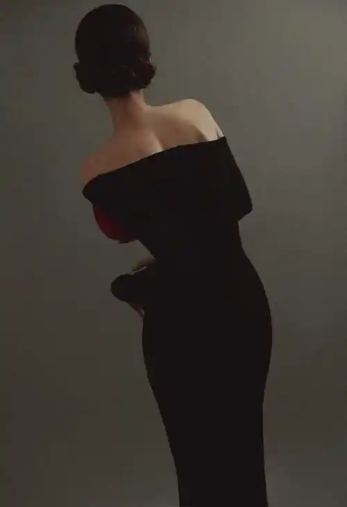 金晨黑色玫瑰礼服时尚动人_身材_黑夜_散发出