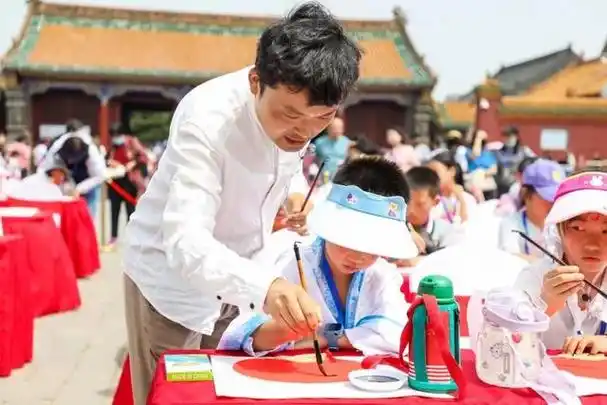 "六一"到沈阳故宫体验"新六艺"