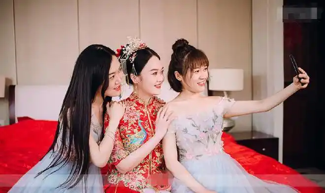 快乐星球男主丁凯乐结婚照公开李瑞单膝下跪太甜了