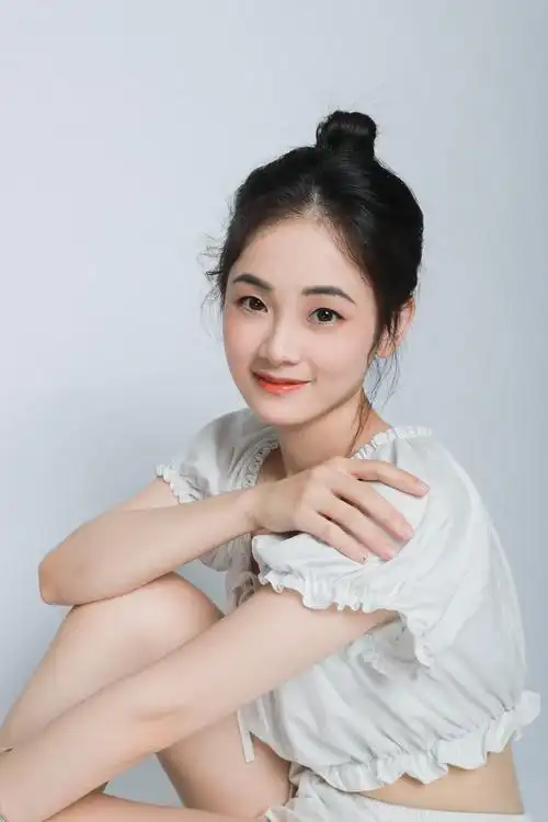 女孩子二十五岁之前一定要拍的一组写真没有过多的肢体语言简简单单干