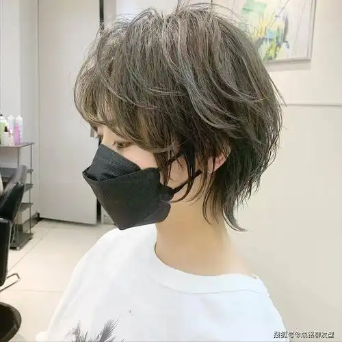 简约不失时尚,新款短发烫发上线,让你瞬间变身时尚!