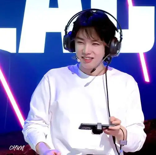 华晨宇 和平精英直播 太可爱了吧呜呜