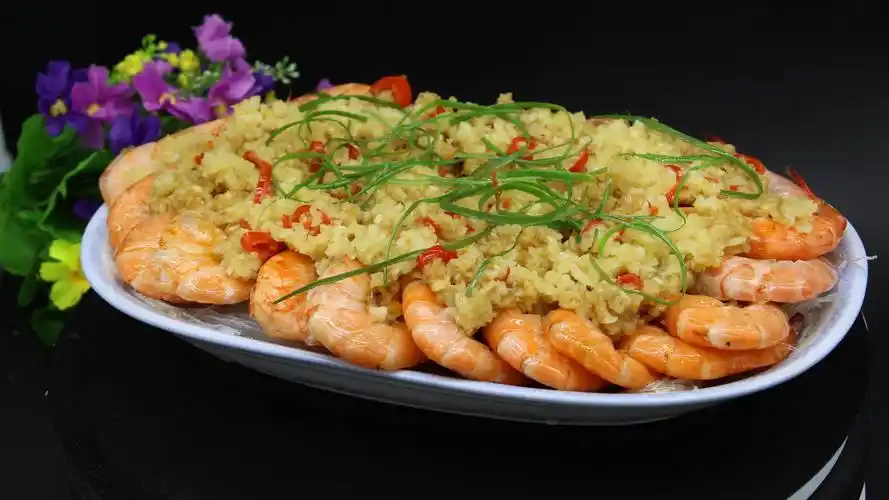 蒜蓉粉丝大虾这样做简单快捷味美入味下饭下酒两相宜