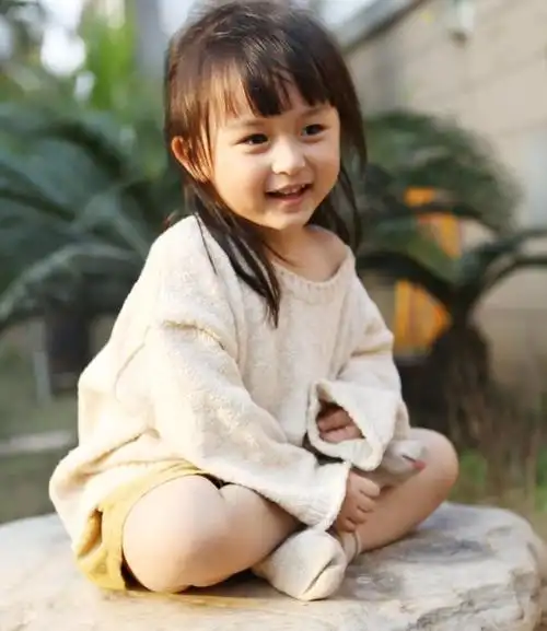 刘楚恬:2岁出道年入百万,因长相甜美被禁止整容,如今长成啥样