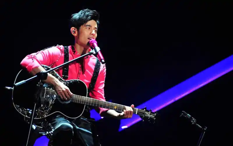 2013年周杰伦在广州吉他part中唱响了这五首经典