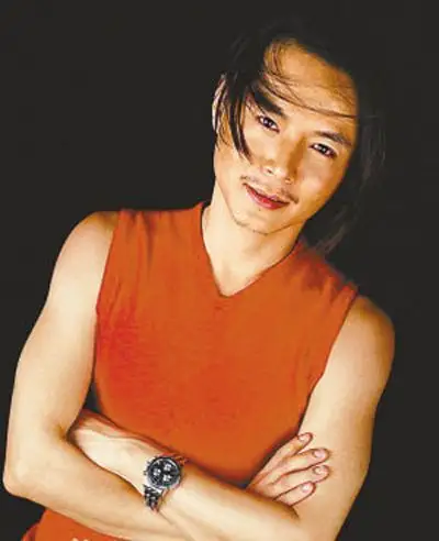 舞蹈演员出身的他登春晚凭一曲走红却正红时失踪两个月如今无人识