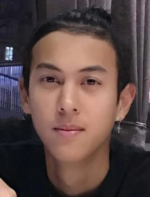 宁静儿子,李玲玉儿子,都是20岁的混血儿,差别不是一般的大!