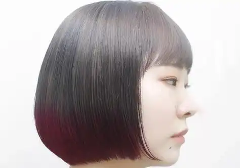 女生国字脸齐刘海短发直发发型