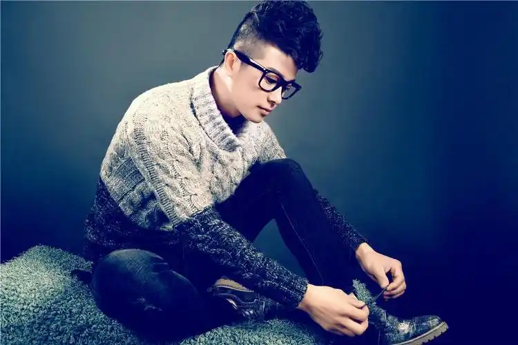 中国内地男歌手关东