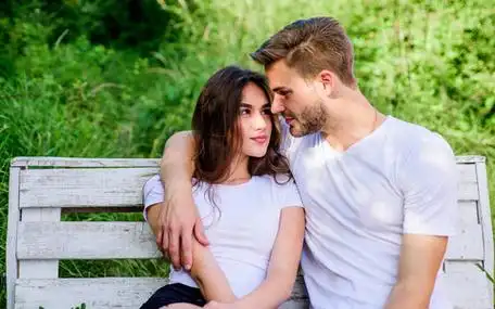 亲密恋人恋爱中的男朋友和女朋友.爱情和浪漫的概念.恋人拥抱.