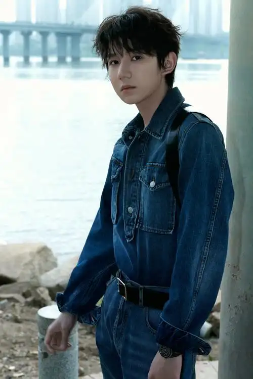 王源我想和你唱舞台剧照 牛仔套装造型,是谁被狠狠地帅到了!