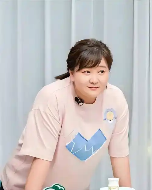 面相变了?贾玲近照曝光,体重反弹回归原状,网友评论一边倒