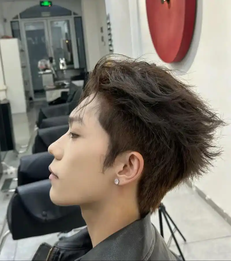 这款龙须背头的侧颜谁懂啊真的特别好看非常立体  - 抖音