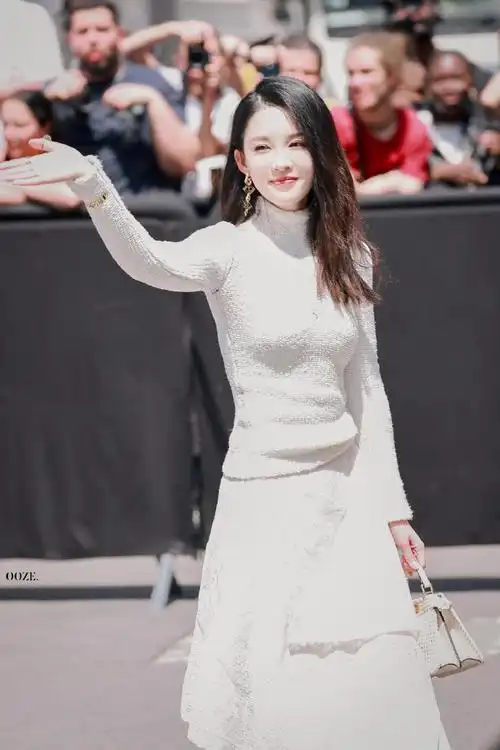 李沁外网生图##李沁状态真好