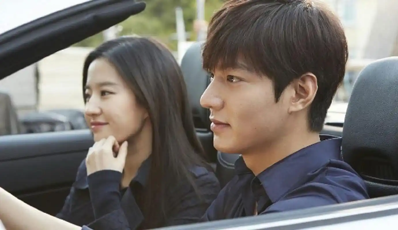 刘亦菲看李敏镐的眼神不一样