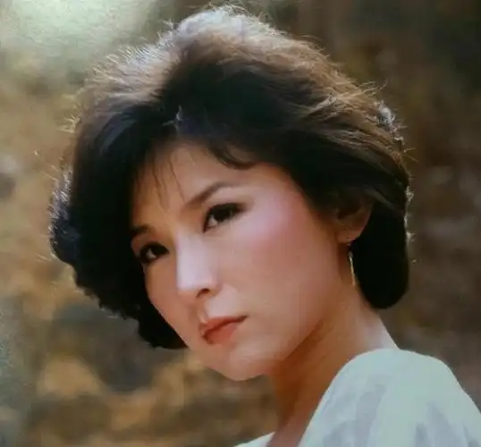 65岁陈淑桦:终生未婚未育,与青灯古佛相伴,被母亲"毁掉"一生