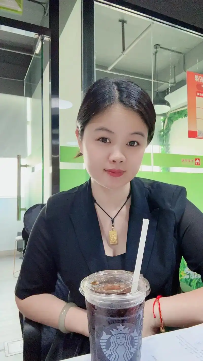 我叫元元,80后湖南人,36岁了,离婚后一个人在深圳罗湖