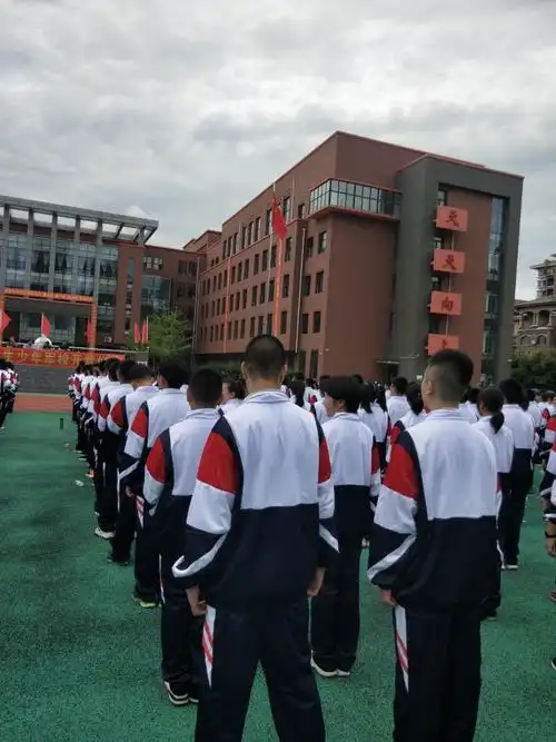 让青春在磨砺中闪光 --- 抚顺市实验中学七年七班军训纪念