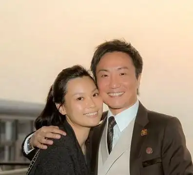2013年,郑中基的老婆余思敏产下一名女婴,更稳固了她太子妃的