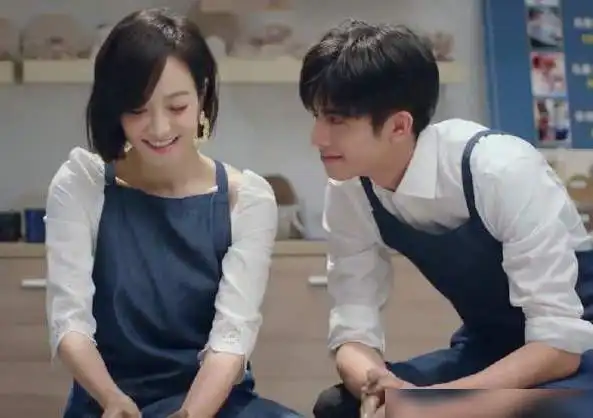 刚进公司引轰动,一眼万年说的就是她|安七炫|韩庚_网易订阅