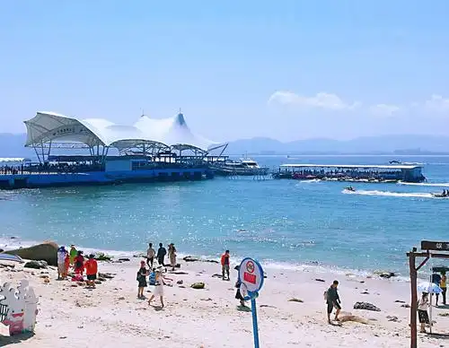 三亚蜈支洲岛,俗称中国的马尔代夫,景色非常的美丽.