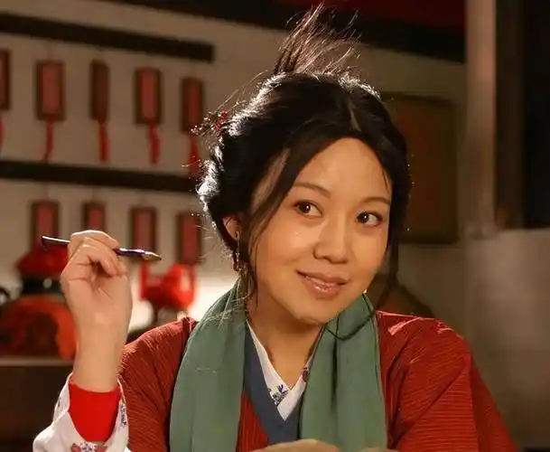 "佟掌柜"闫妮往事被考古:有一种感情供起来是佛,玩起来是泥!