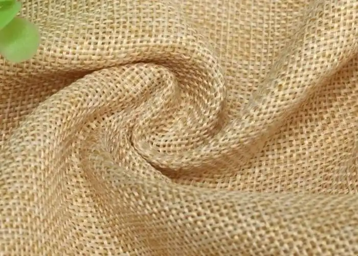 亚麻布顾名思义是以亚麻为原料经过加工后制成的布料,亚麻纤维属于