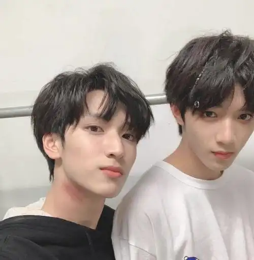 严浩翔刘耀文合照衣服竟是p的