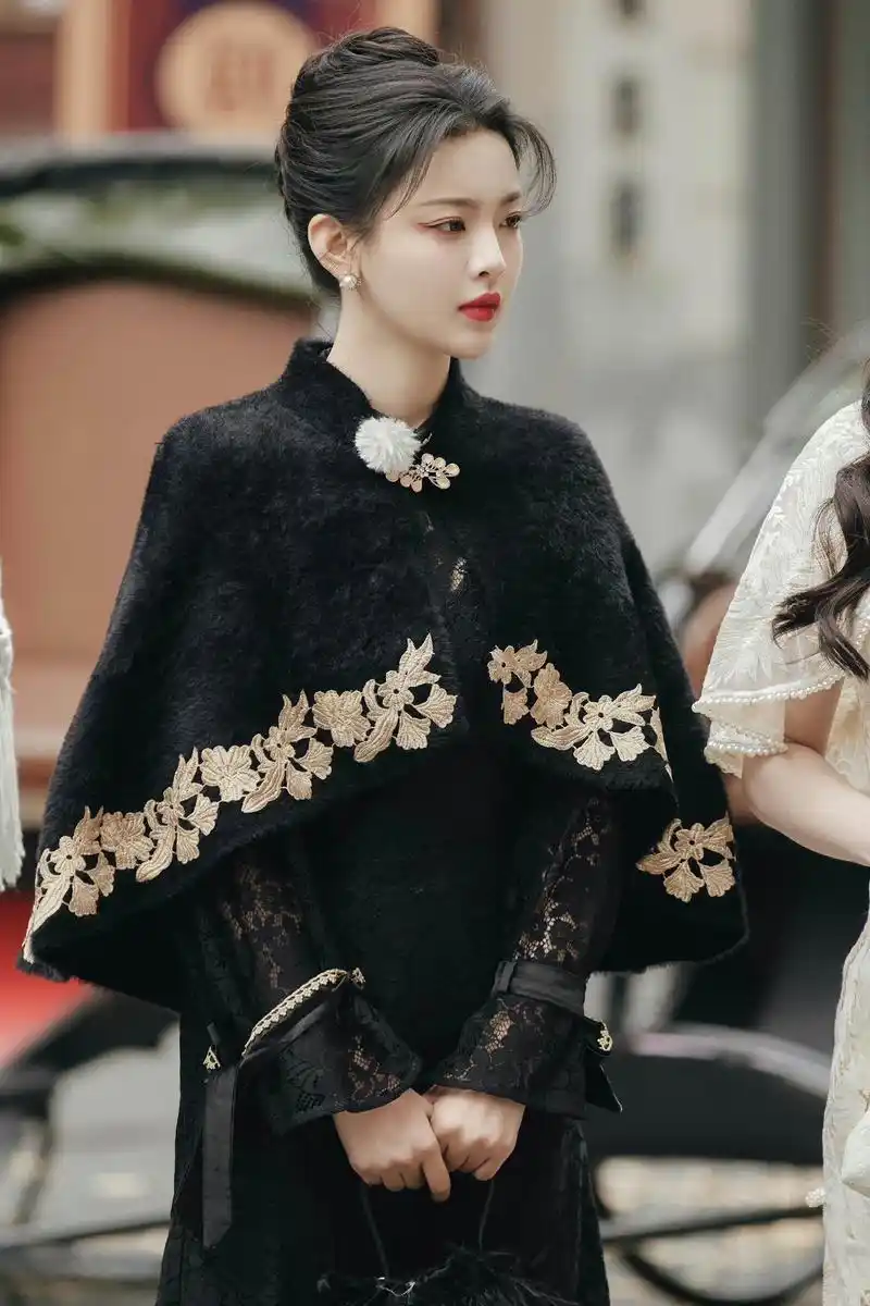 杨超越的气质一般人真比不了,穿简单的旗袍也似富家千金