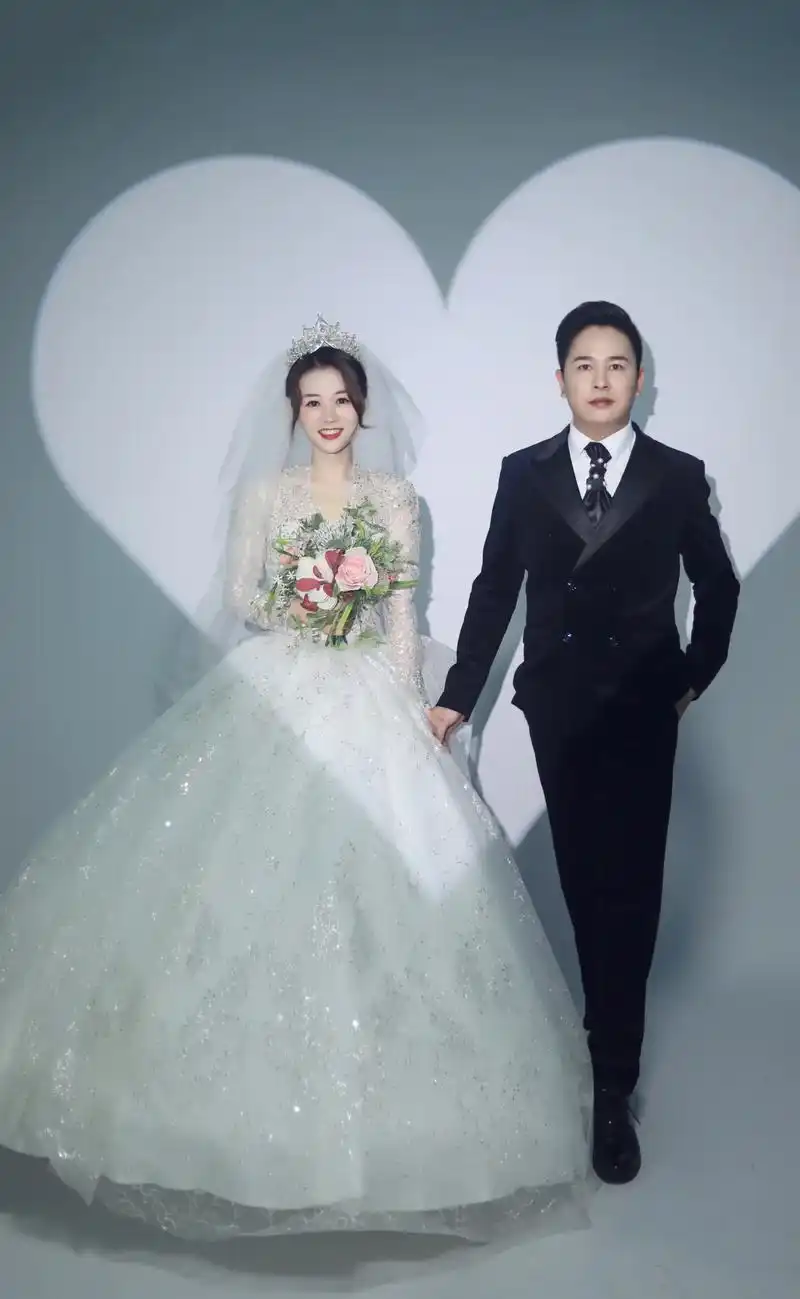 在瑞金,婚纱照特惠活动来啦.送结婚当天化妆,服装,海报,婚 - 抖音