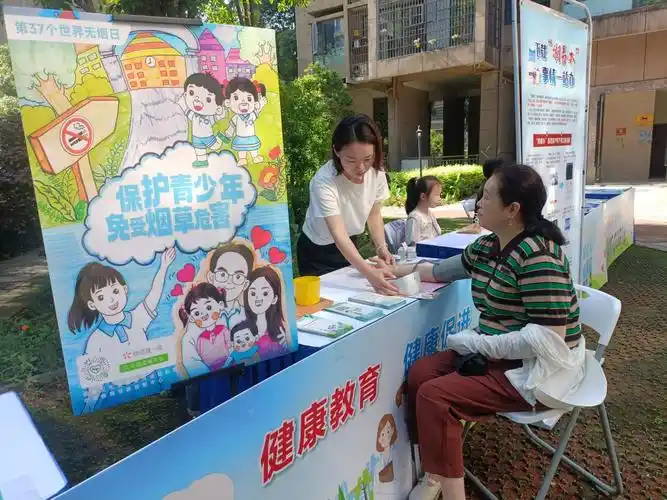 白鹤咀社区开展"好家风 好传承"暨"花漾童趣节 六月嗨翻天"邻里节主题