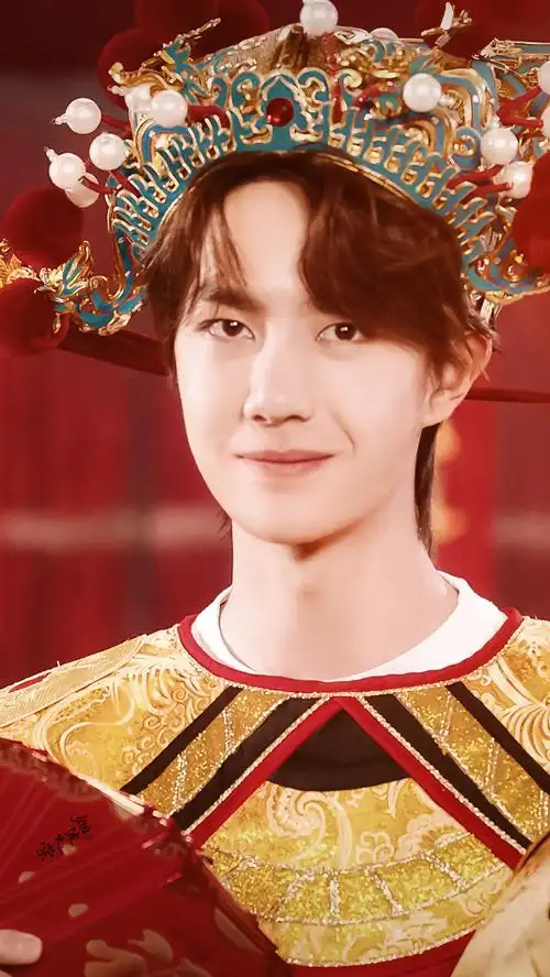 王一博财神造型#小财神壁纸.简单搞搞,把字去了.