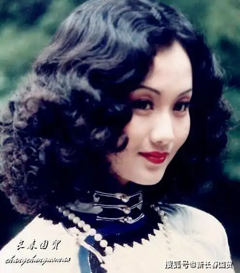 "最美挂历女郎"近照曝光,52岁容颜未改风韵犹存_李颖