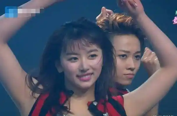 原创孔雪儿第一次参加唱跳节目谢霆锋评价三个字有无实力一目了然